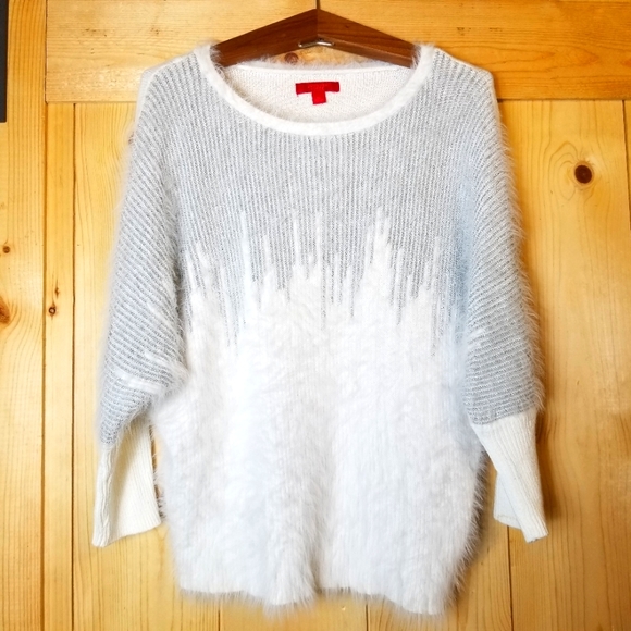 Jennifer Lopez Soft 3/4 Sleeve Winter Wonderland Sweater - Picture 1 of 10